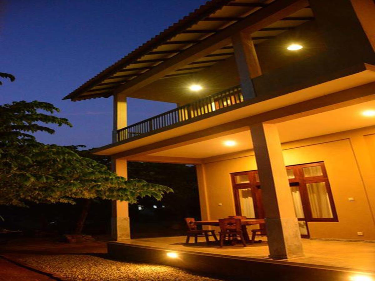 Castle Rock Sigiriya Hotell Kibissa Exteriör bild