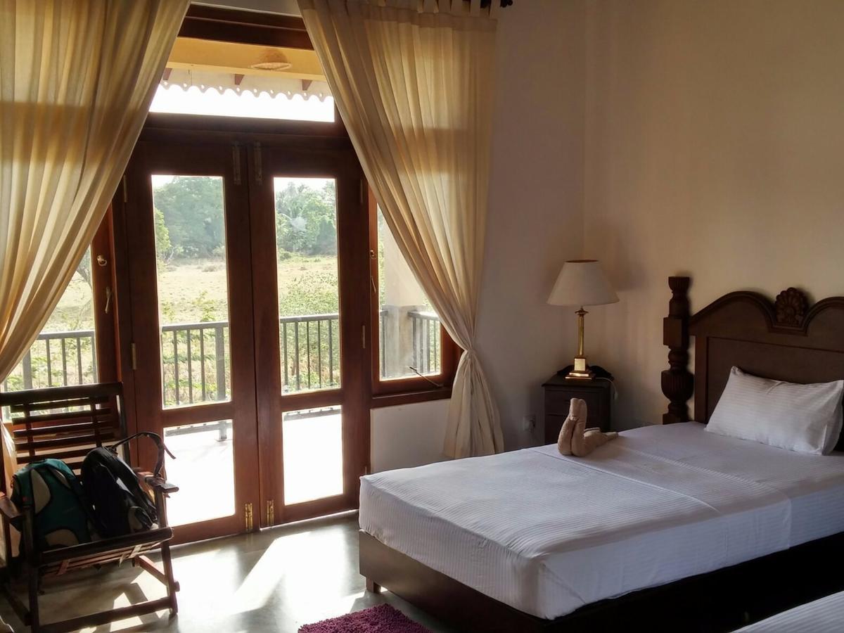Castle Rock Sigiriya Hotell Kibissa Exteriör bild