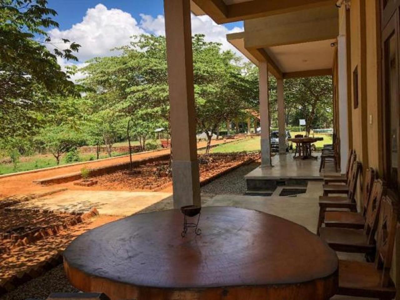 Castle Rock Sigiriya Hotell Kibissa Exteriör bild